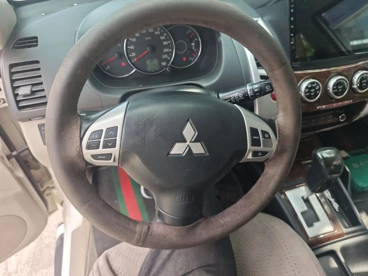 Mitsubishi Pajero Sport 2013 3.0L Automatic Two-Wheel Drive Luxury Edition — миниатюра 10