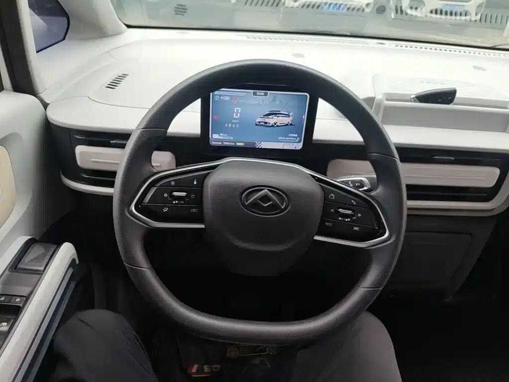 Dana V1 2023 Model, V1 Short Wheelbase Low Roof (42kWh) — миниатюра 11