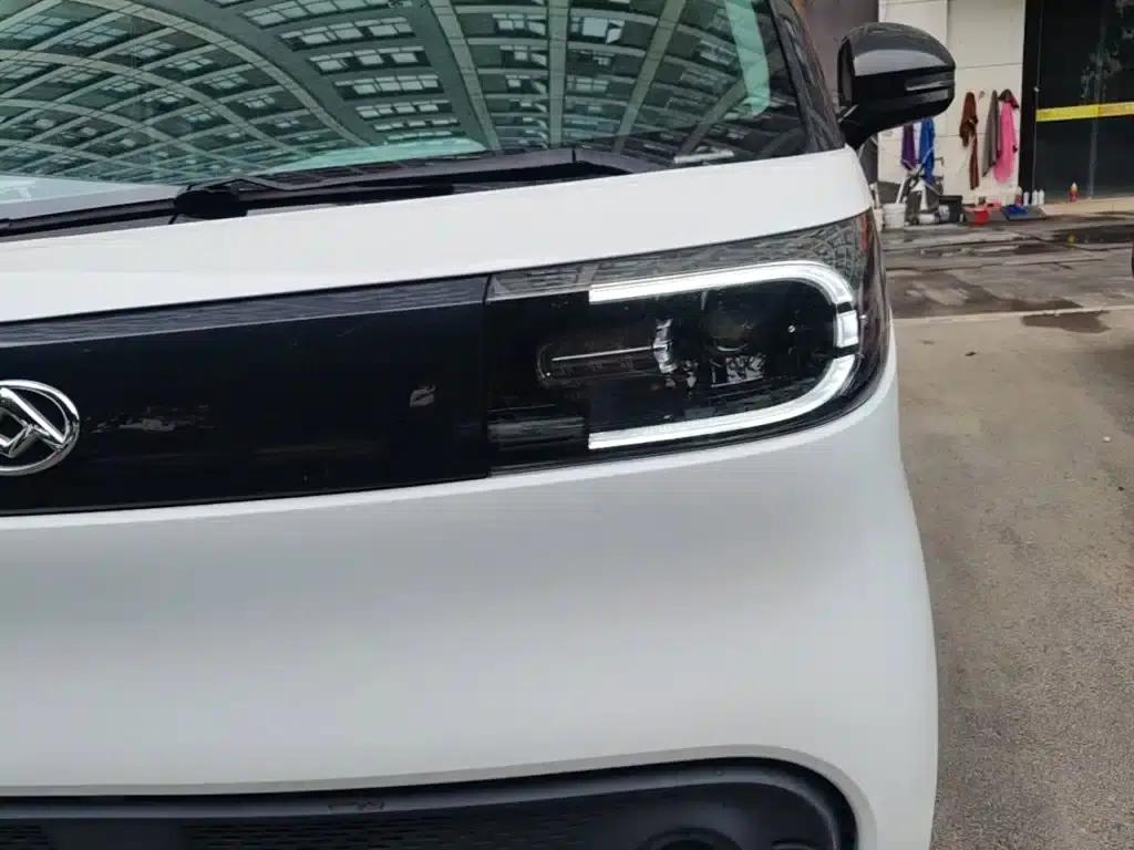 Dana V1 2023 Model, V1 Short Wheelbase Low Roof (42kWh) — миниатюра 24