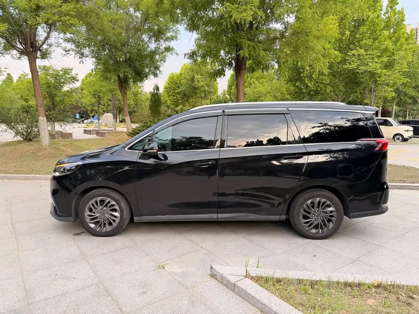 SAIC MAXUS EUNIQ 5 2020 1.3T PLUG IN Premium Edition — миниатюра 3