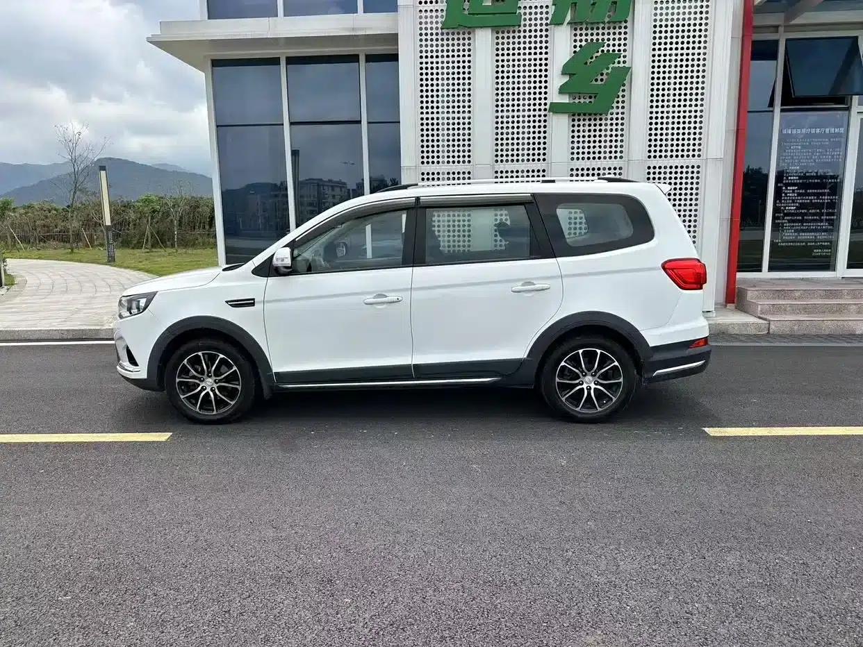 Fengxing SX6 2019 1.6L Manual Deluxe Edition (China VI Emission Standard) — миниатюра 9