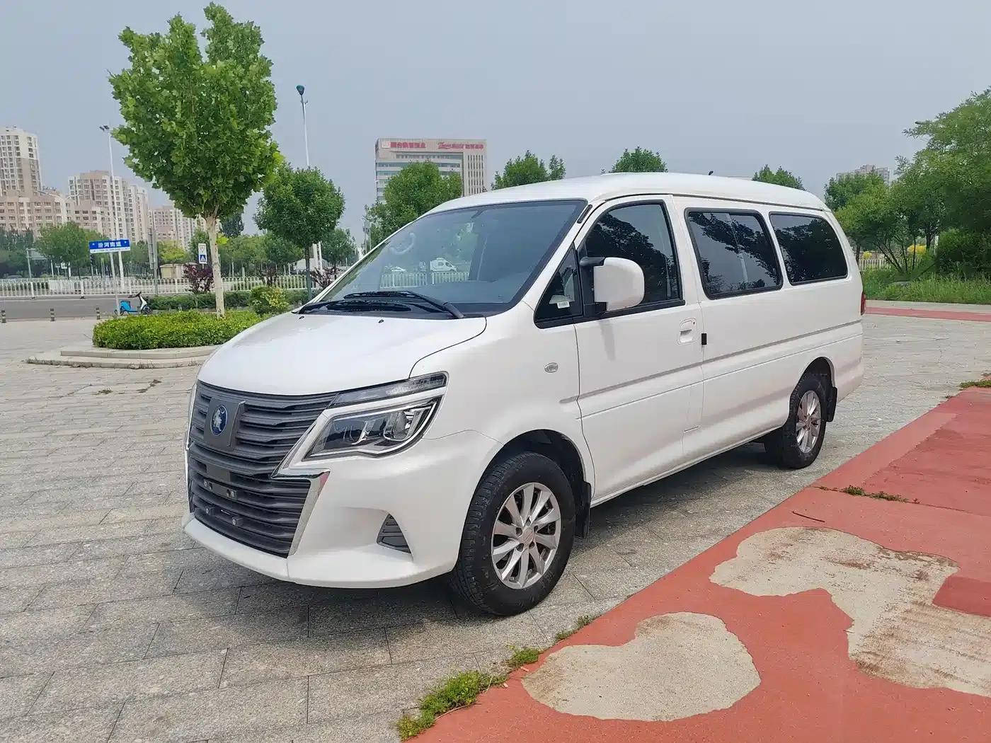 Lingzhi New Energy 2025 Model, 410km/h, Standard Version, Basic 7-Seater — миниатюра 1