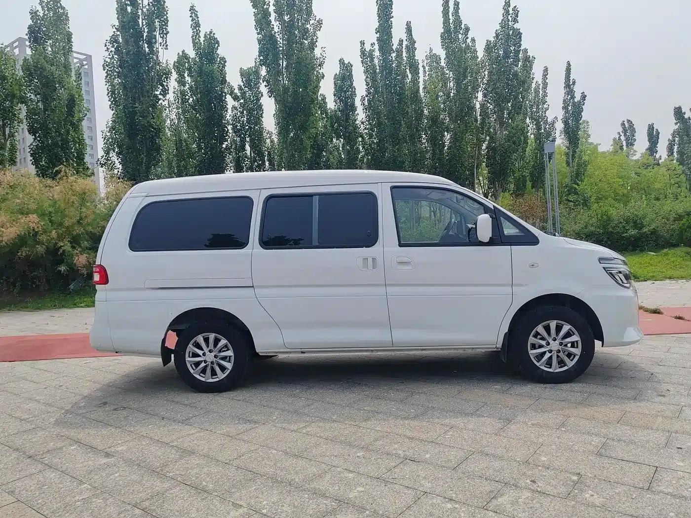 Lingzhi New Energy 2025 Model, 410km/h, Standard Version, Basic 7-Seater — миниатюра 4