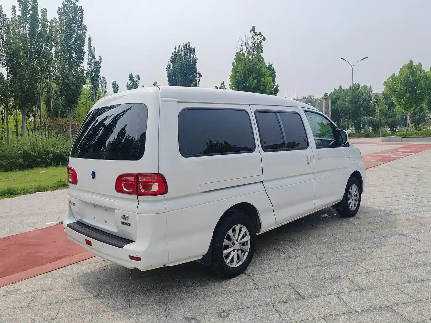 Lingzhi New Energy 2025 Model, 410km/h, Standard Version, Basic 7-Seater — миниатюра 5