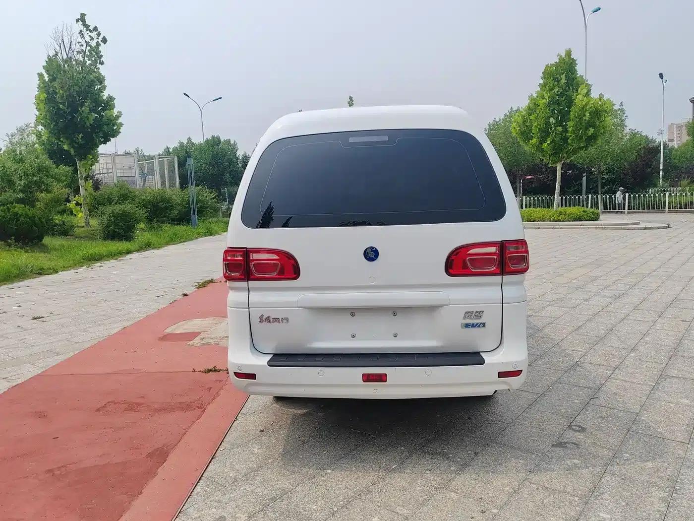 Lingzhi New Energy 2025 Model, 410km/h, Standard Version, Basic 7-Seater — миниатюра 6