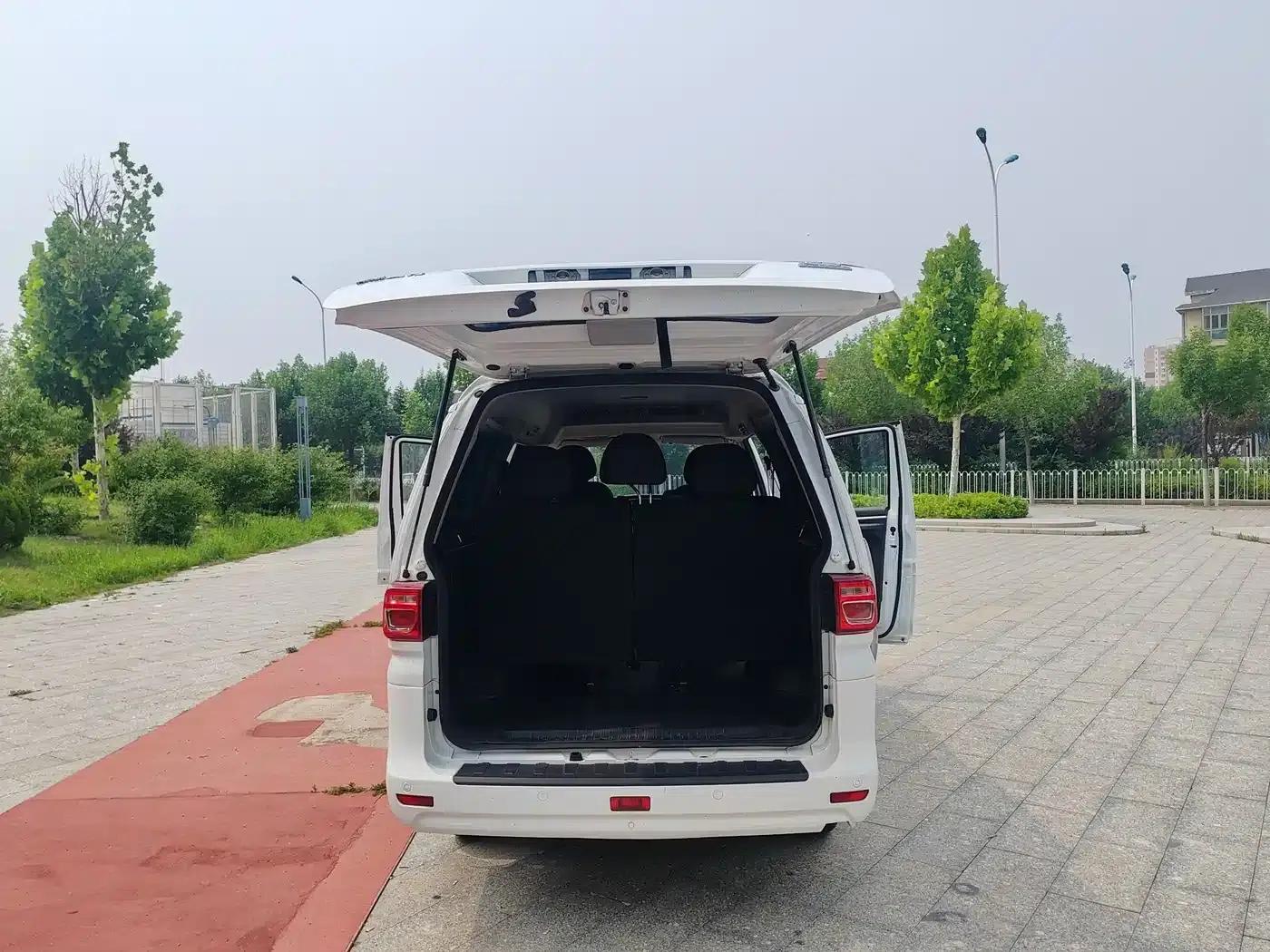 Lingzhi New Energy 2025 Model, 410km/h, Standard Version, Basic 7-Seater — миниатюра 9