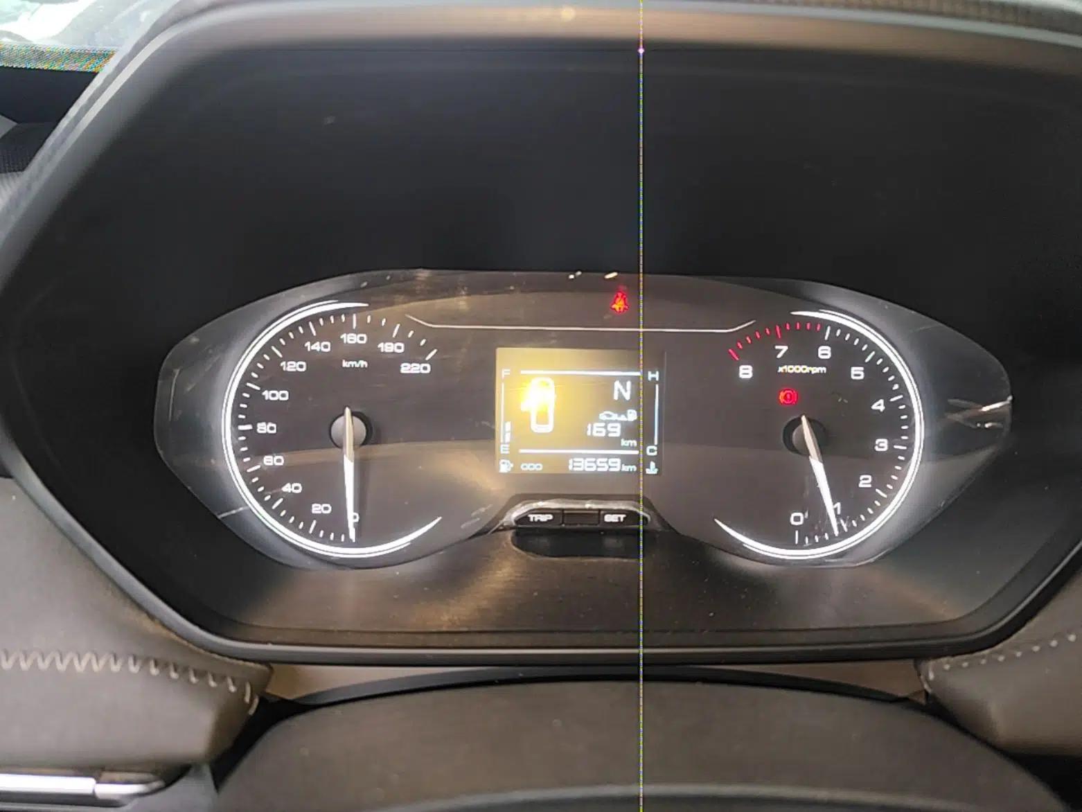 Wuling Alvez 2022 1.5L Manual Comfort Version — миниатюра 19