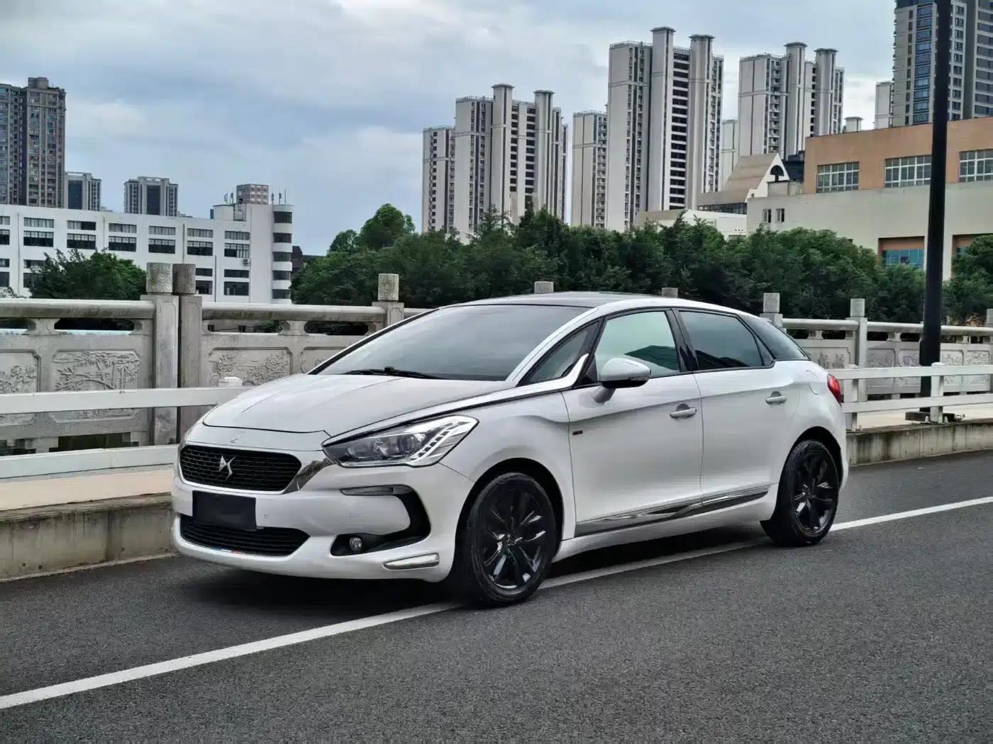 DS 5 2015 1.8T Luxury Edition THP200 — миниатюра 1