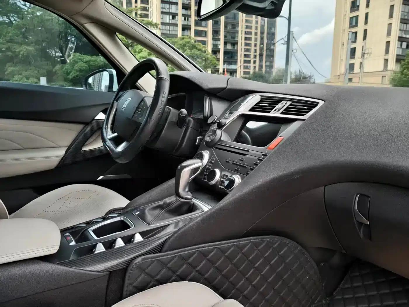 DS 5 2015 1.8T Luxury Edition THP200 — миниатюра 11
