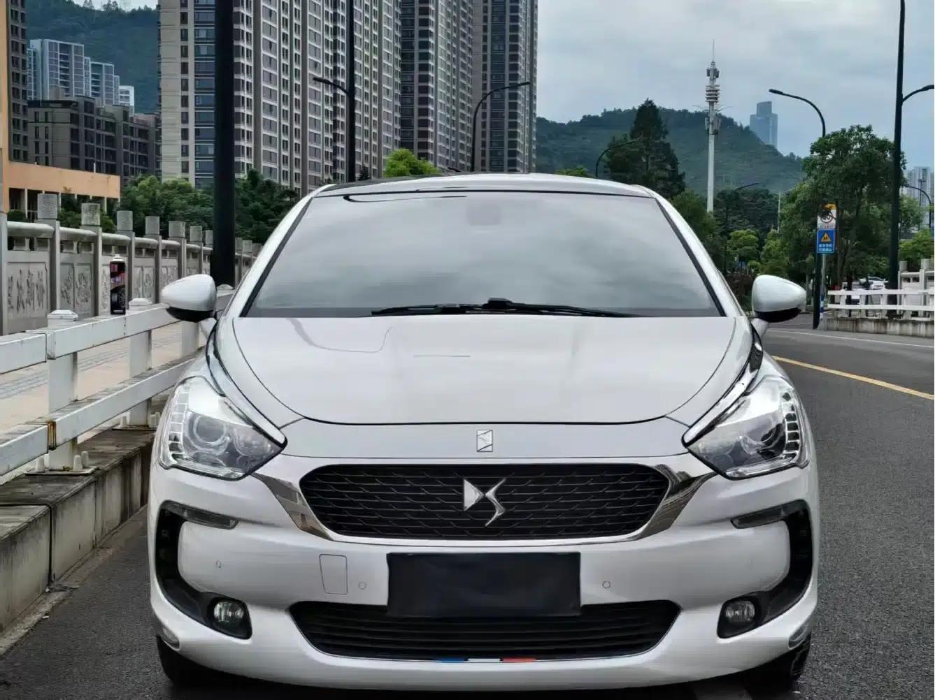 DS 5 2015 1.8T Luxury Edition THP200 — миниатюра 17