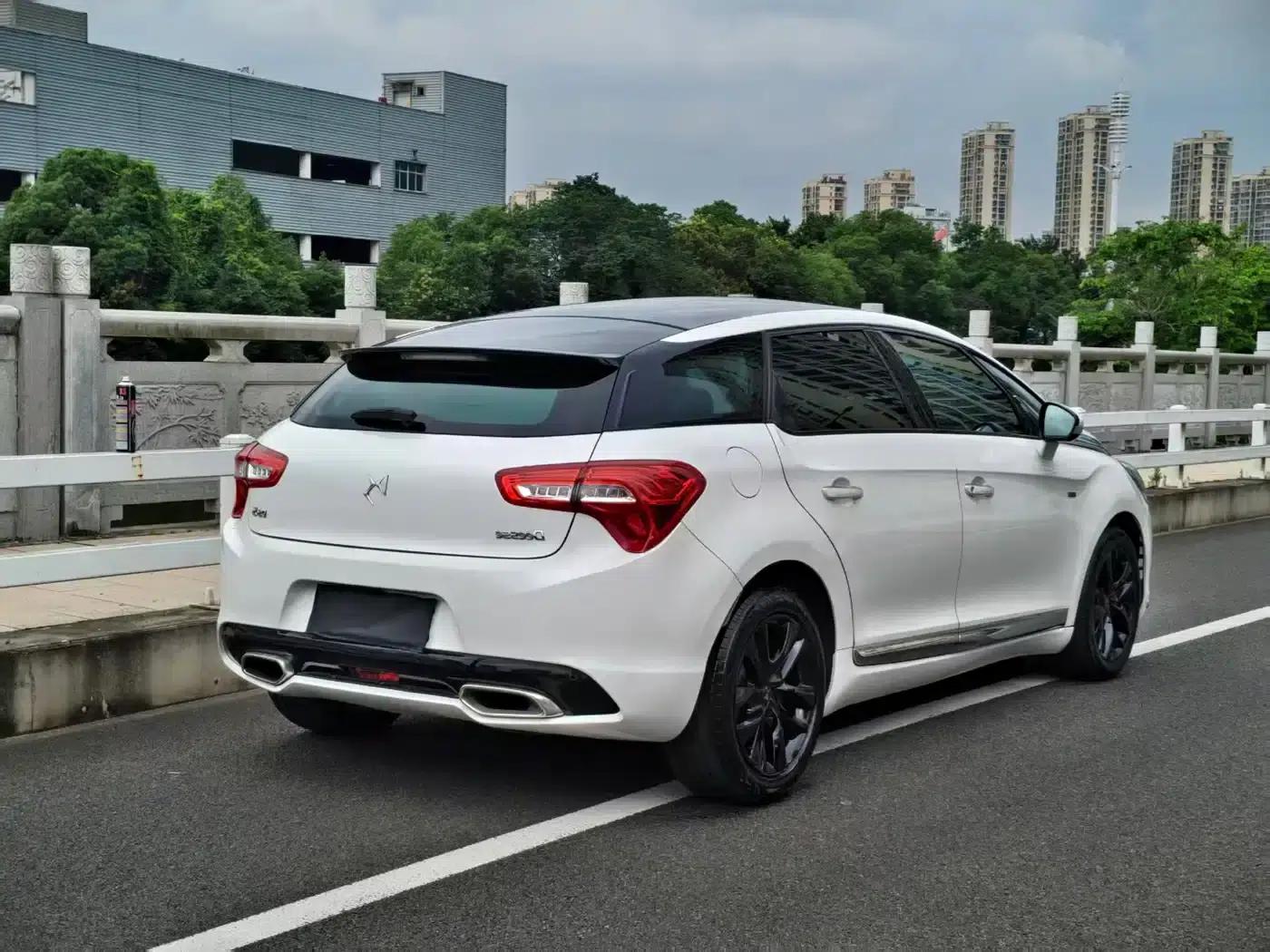 DS 5 2015 1.8T Luxury Edition THP200 — миниатюра 18