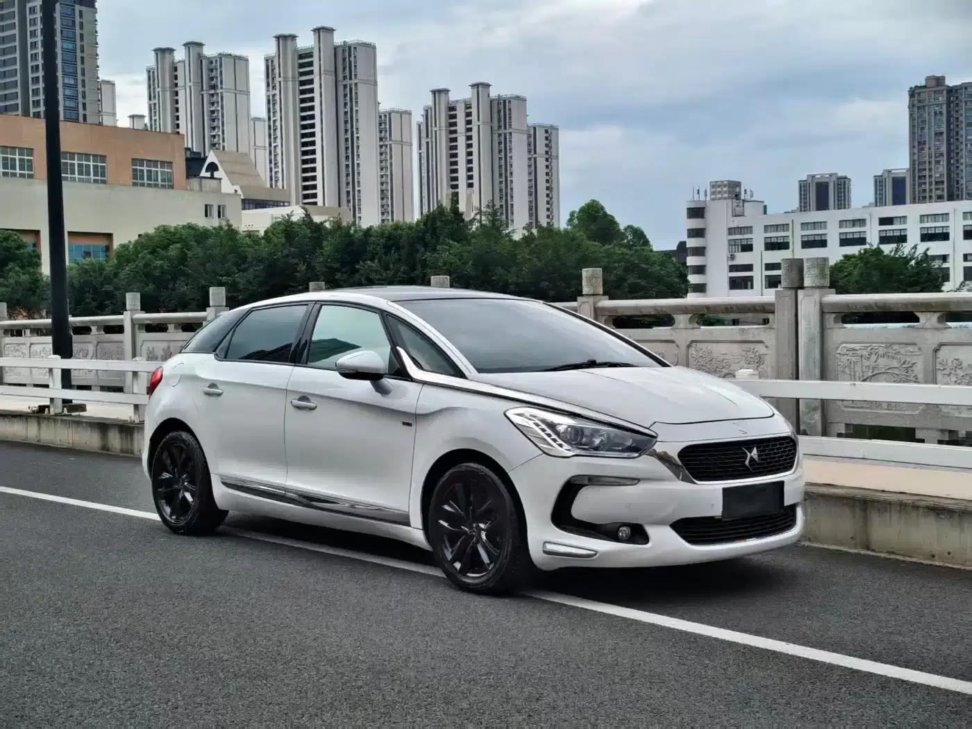 DS 5 2015 1.8T Luxury Edition THP200 — миниатюра 19