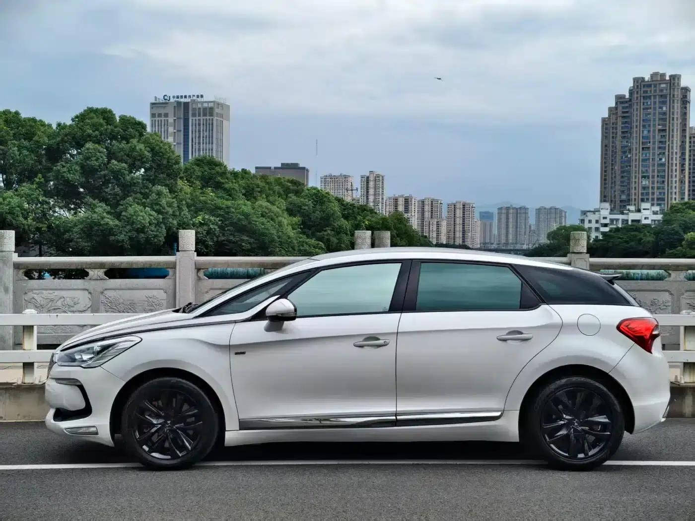DS 5 2015 1.8T Luxury Edition THP200 — миниатюра 9