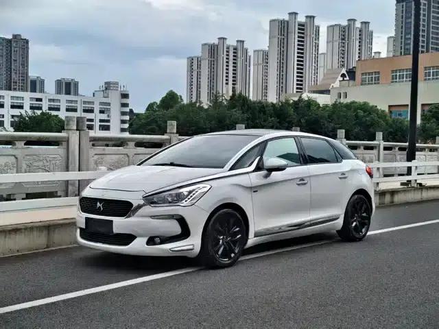 DS 5 2015 1.8T Luxury Edition THP200