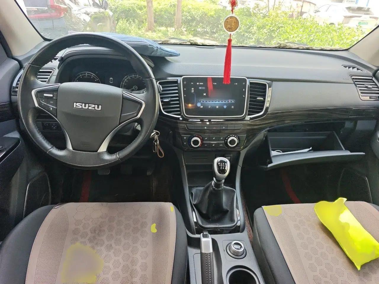 Isuzu D-MAX 2020 2.5T 4WD Manual Navigation Version China VI Standard Extended Length JE4D25Q6A — миниатюра 18