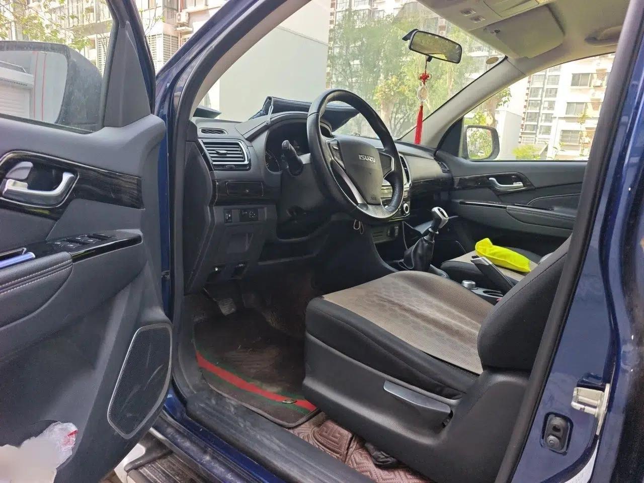Isuzu D-MAX 2020 2.5T 4WD Manual Navigation Version China VI Standard Extended Length JE4D25Q6A — миниатюра 19
