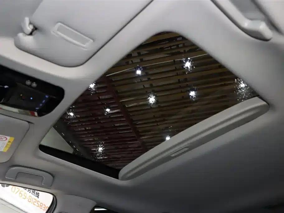 Venza 2022 2.0L CVT 2WD Premium Edition — миниатюра 16
