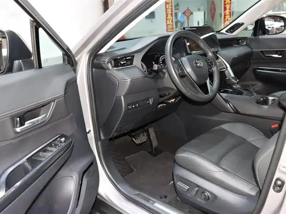 Venza 2022 2.0L CVT 2WD Premium Edition — миниатюра 9