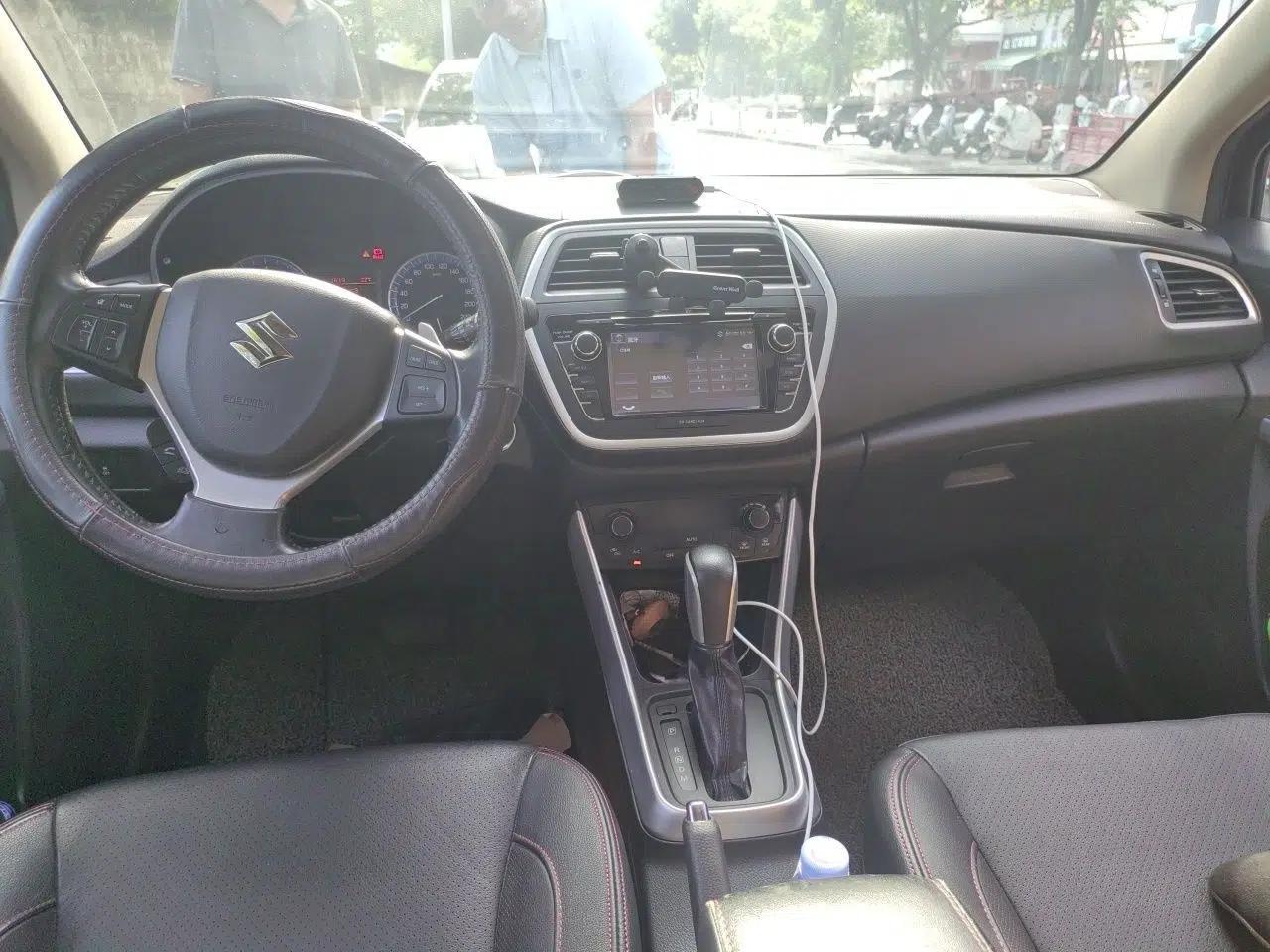 Suzuki S-Cross 2015 1.6L CVT Two-Wheel Drive Elite Version — миниатюра 18