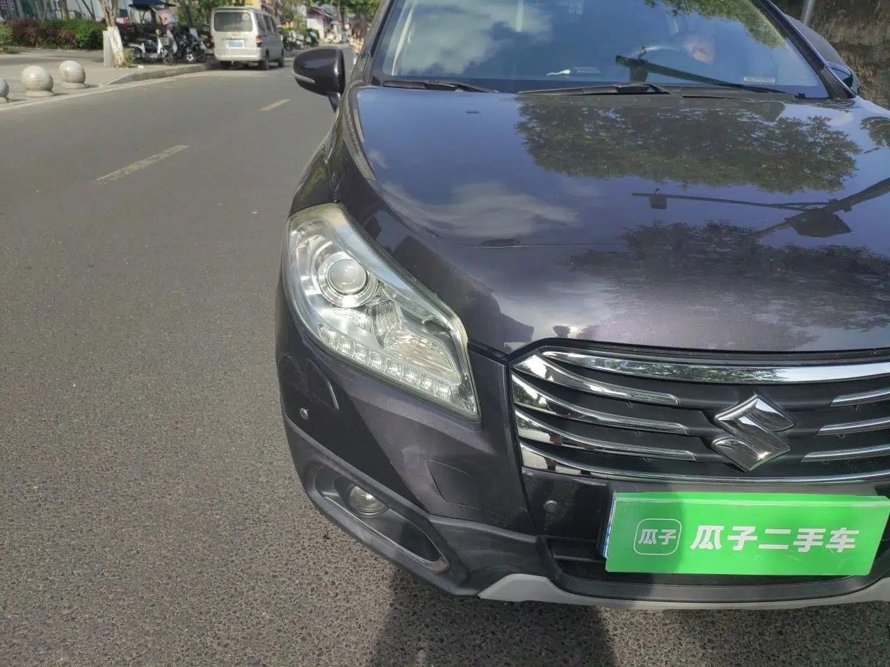 Suzuki S-Cross 2015 1.6L CVT Two-Wheel Drive Elite Version — миниатюра 7