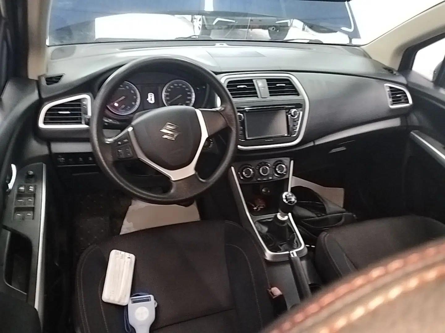 Suzuki S-Cross 2015 1.4T Manual Two-Wheel Drive Prestige Model — миниатюра 12