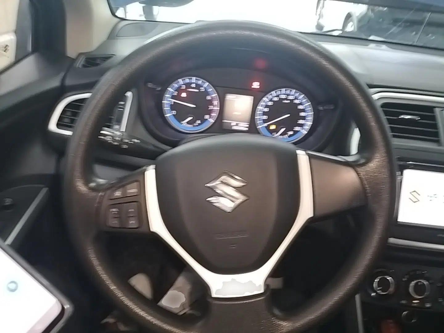 Suzuki S-Cross 2015 1.4T Manual Two-Wheel Drive Prestige Model — миниатюра 13