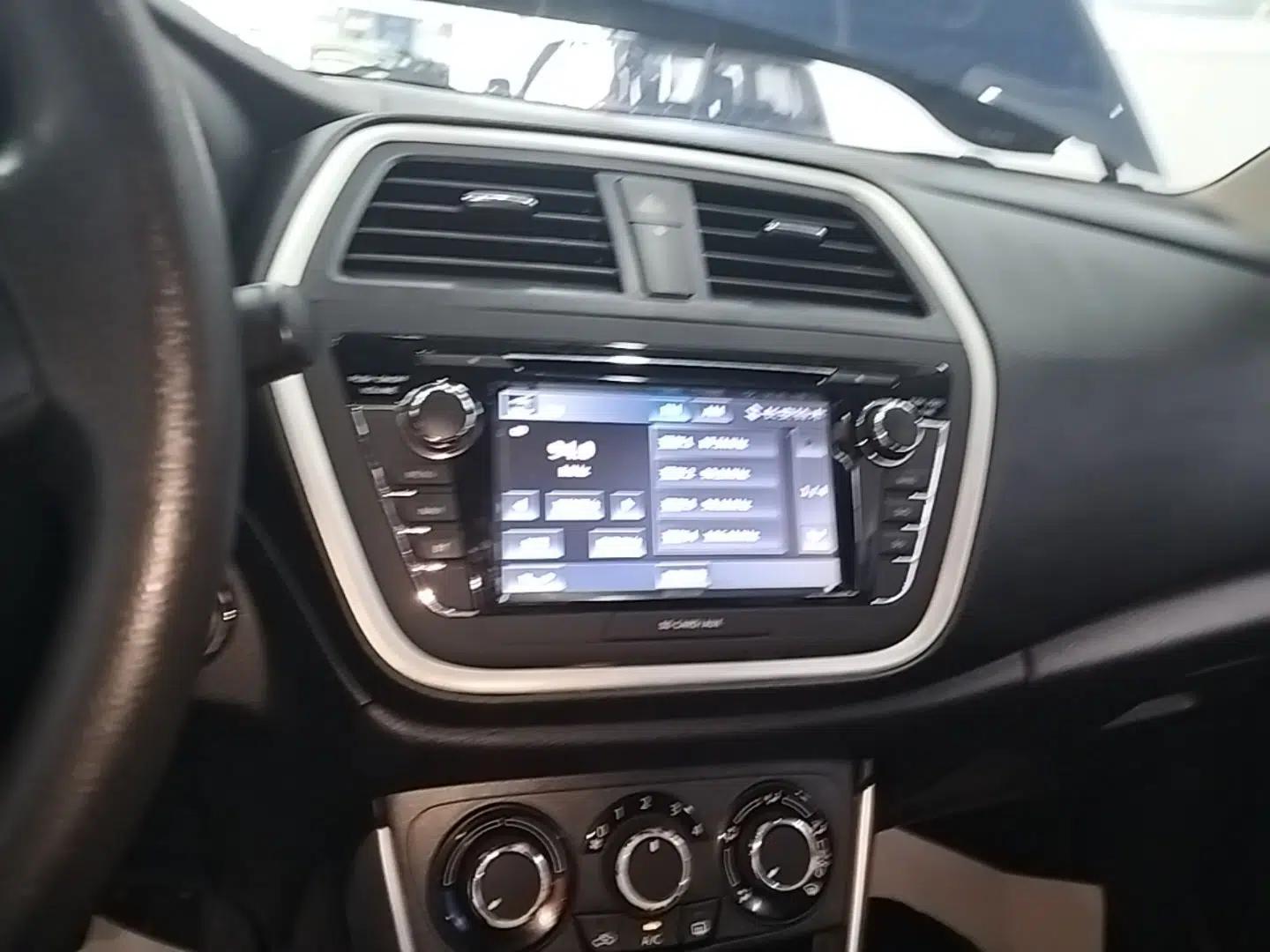 Suzuki S-Cross 2015 1.4T Manual Two-Wheel Drive Prestige Model — миниатюра 15