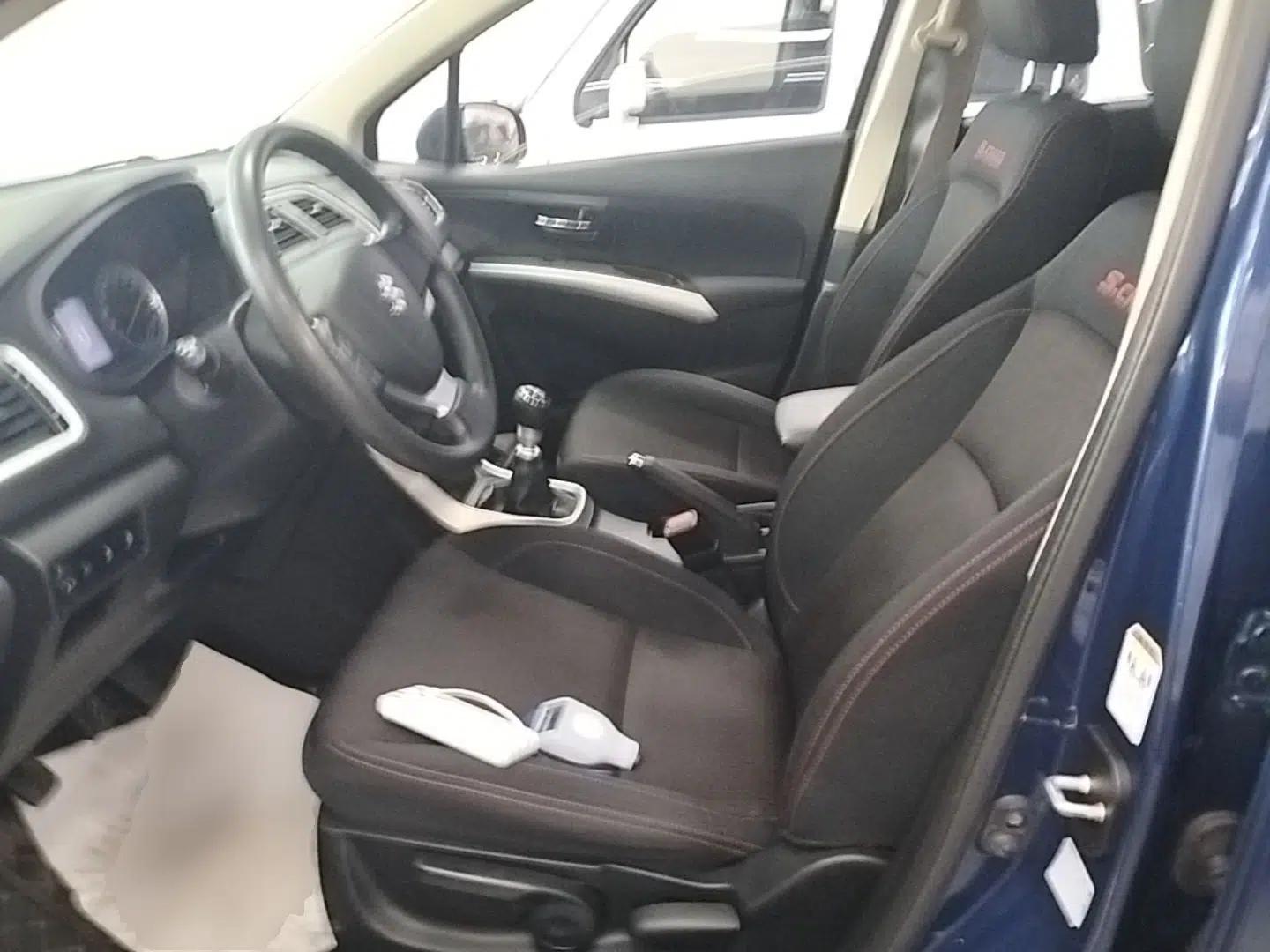Suzuki S-Cross 2015 1.4T Manual Two-Wheel Drive Prestige Model — миниатюра 17