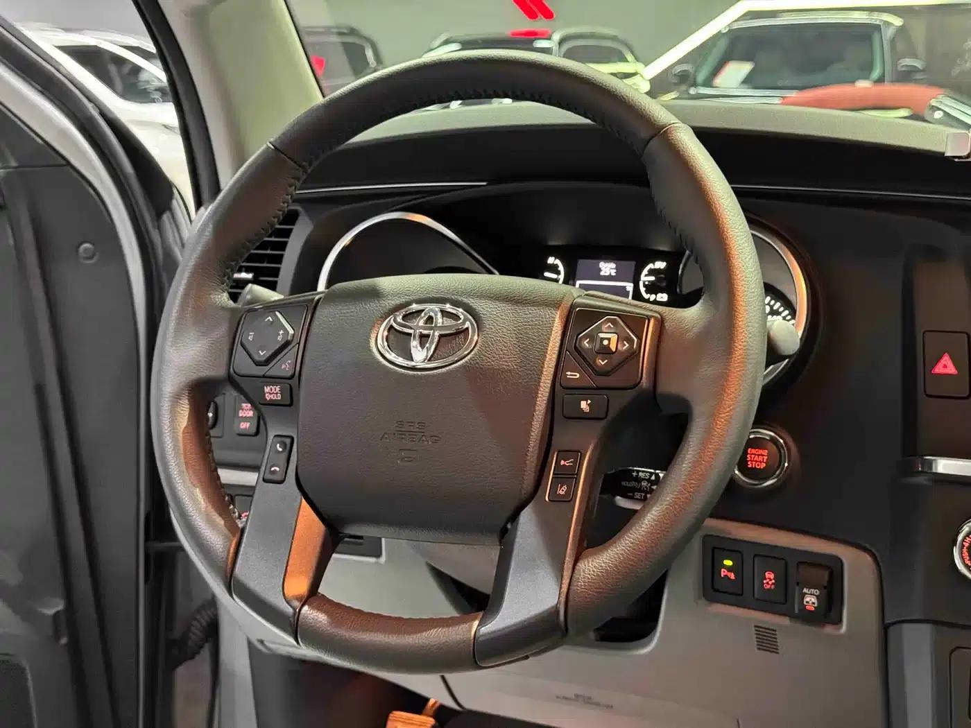 2021 Sequoia 5.7L Canadian Spec — миниатюра 12