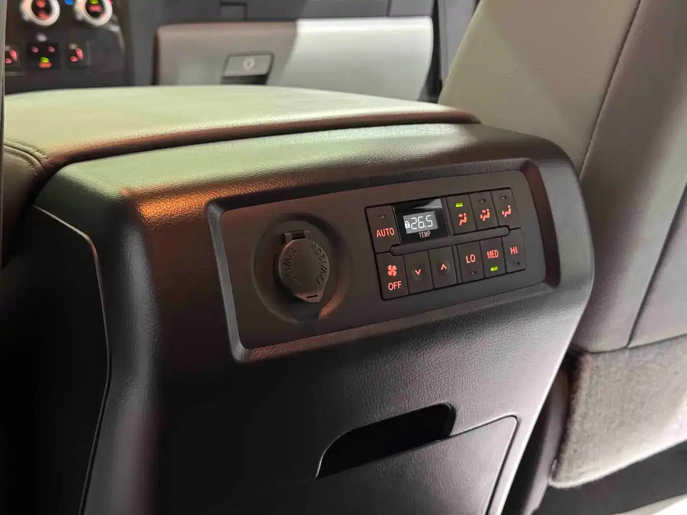 2021 Sequoia 5.7L Canadian Spec — миниатюра 15