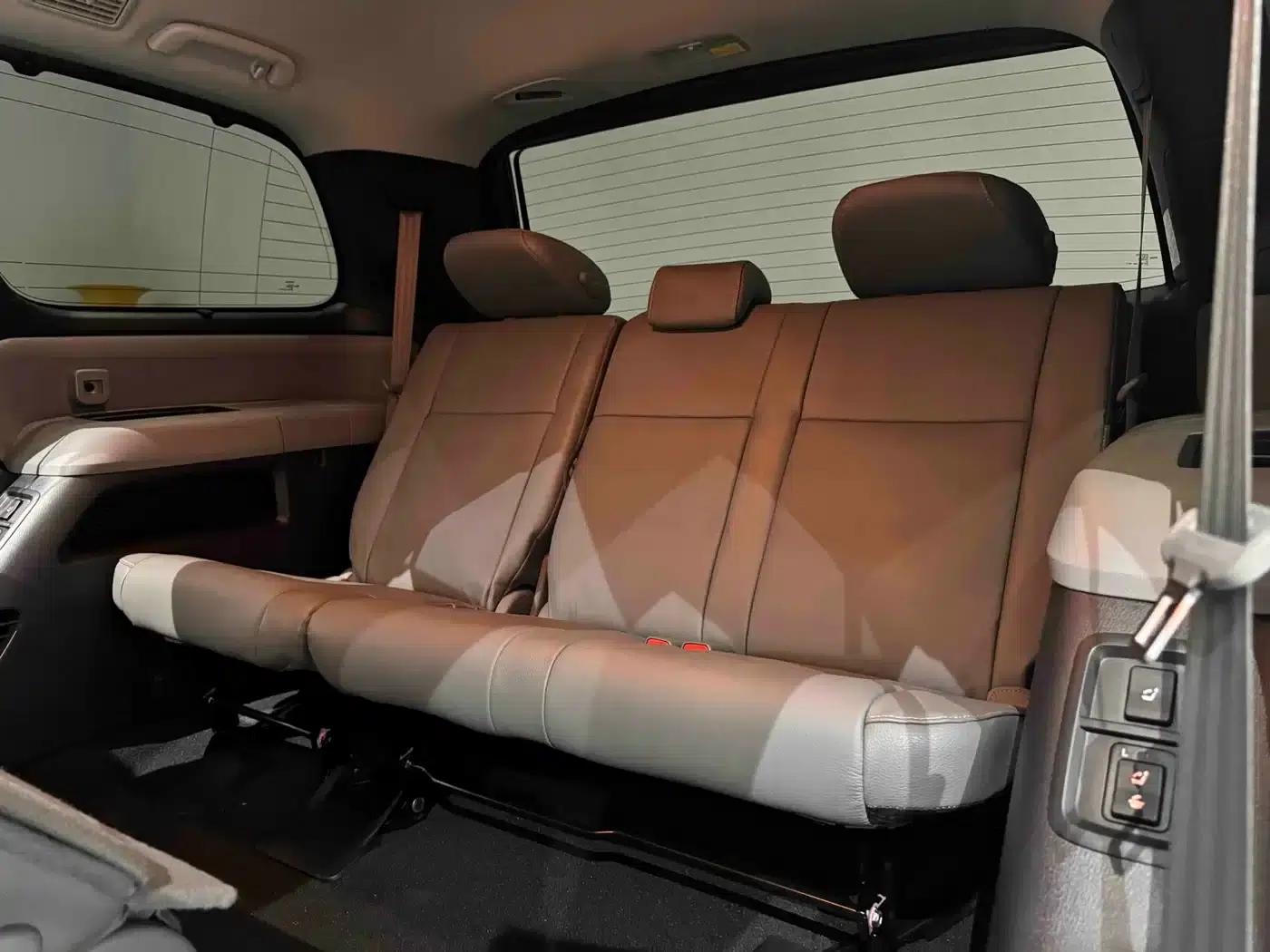 2021 Sequoia 5.7L Canadian Spec — миниатюра 16