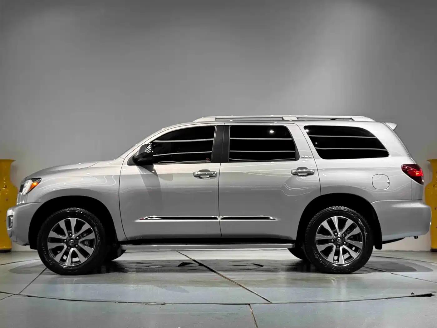 2021 Sequoia 5.7L Canadian Spec — миниатюра 18