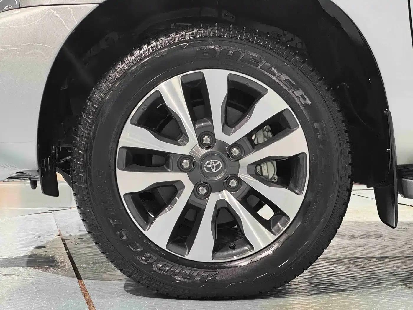 2021 Sequoia 5.7L Canadian Spec — миниатюра 19