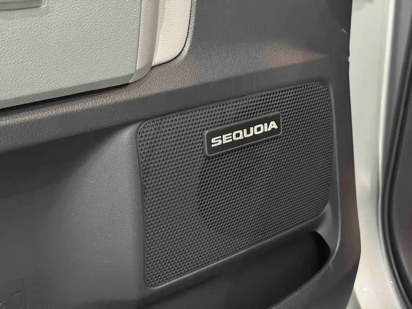 2021 Sequoia 5.7L Canadian Spec — миниатюра 7