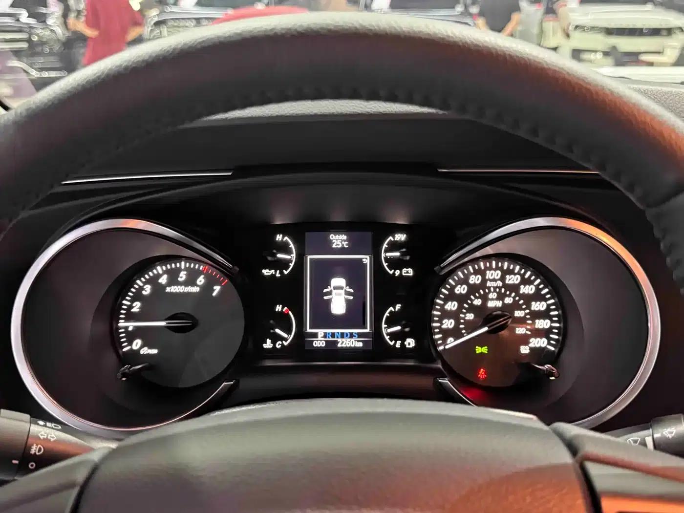 2021 Sequoia 5.7L Canadian Spec — миниатюра 8