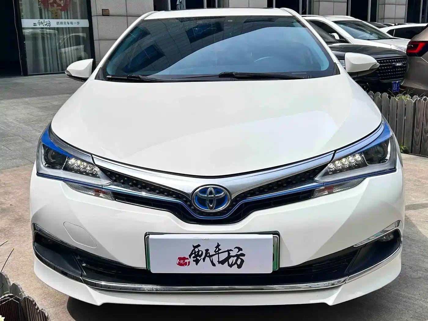 Corolla Hybrid E+ 2019 1.8L E-CVT Luxury Edition — миниатюра 2