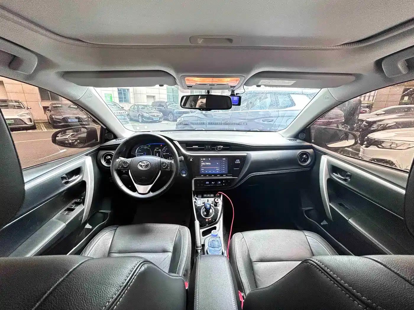 Corolla Hybrid E+ 2019 1.8L E-CVT Luxury Edition — миниатюра 16