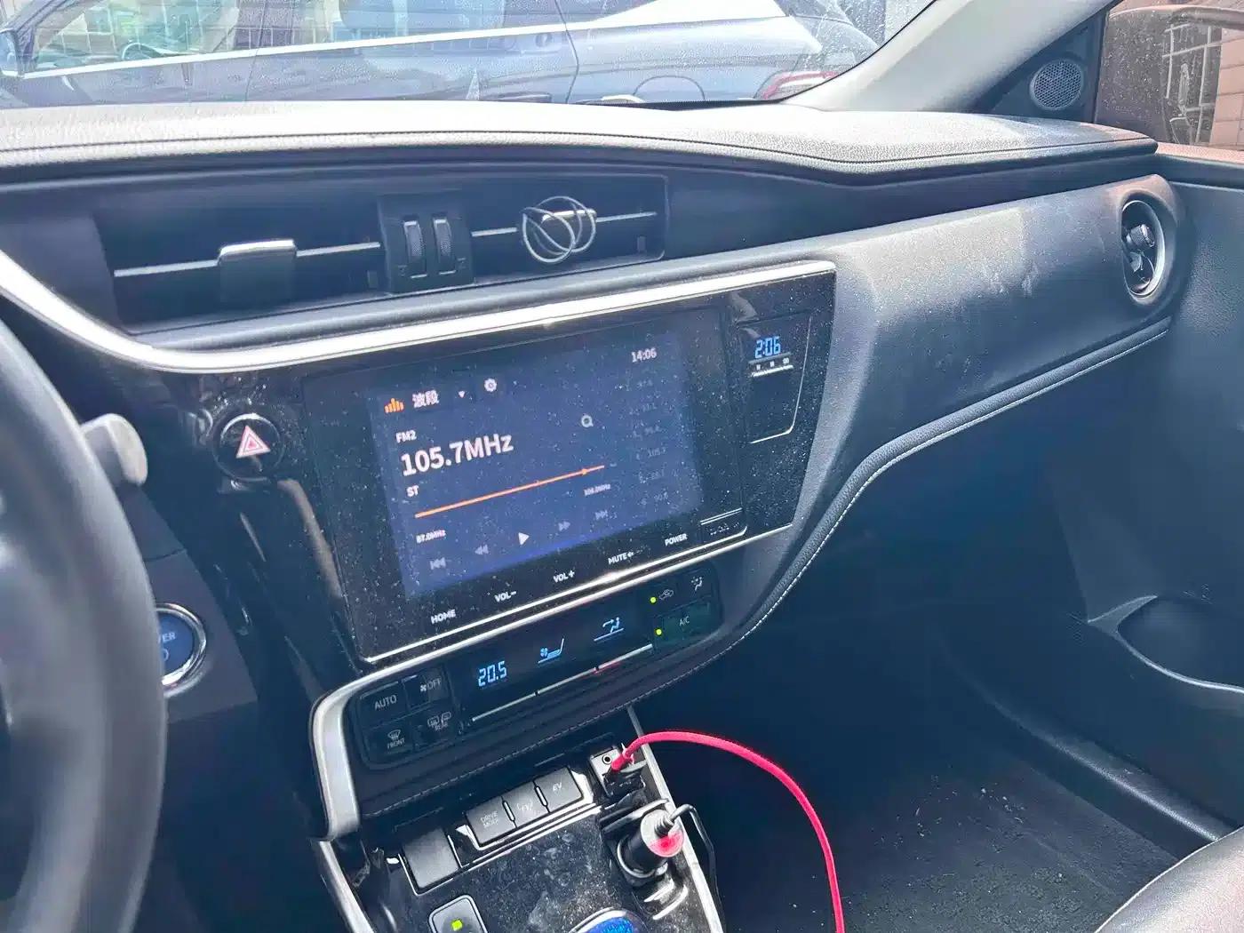 Corolla Hybrid E+ 2019 1.8L E-CVT Luxury Edition — миниатюра 8