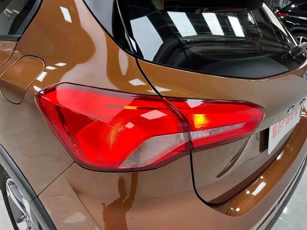 2021 Ford Focus Active EcoBoost 180 Automatic Trend Edition — миниатюра 18