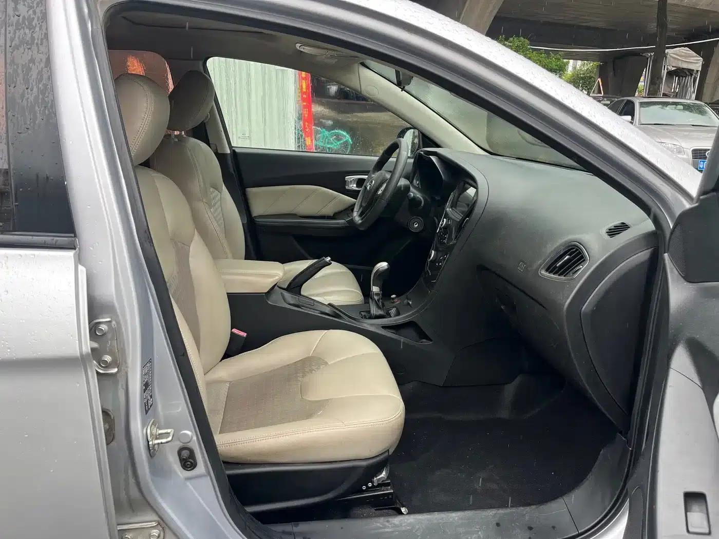 Trumpchi GA3S Vision 2014 1.6L Manual Deluxe ESP Edition — миниатюра 15