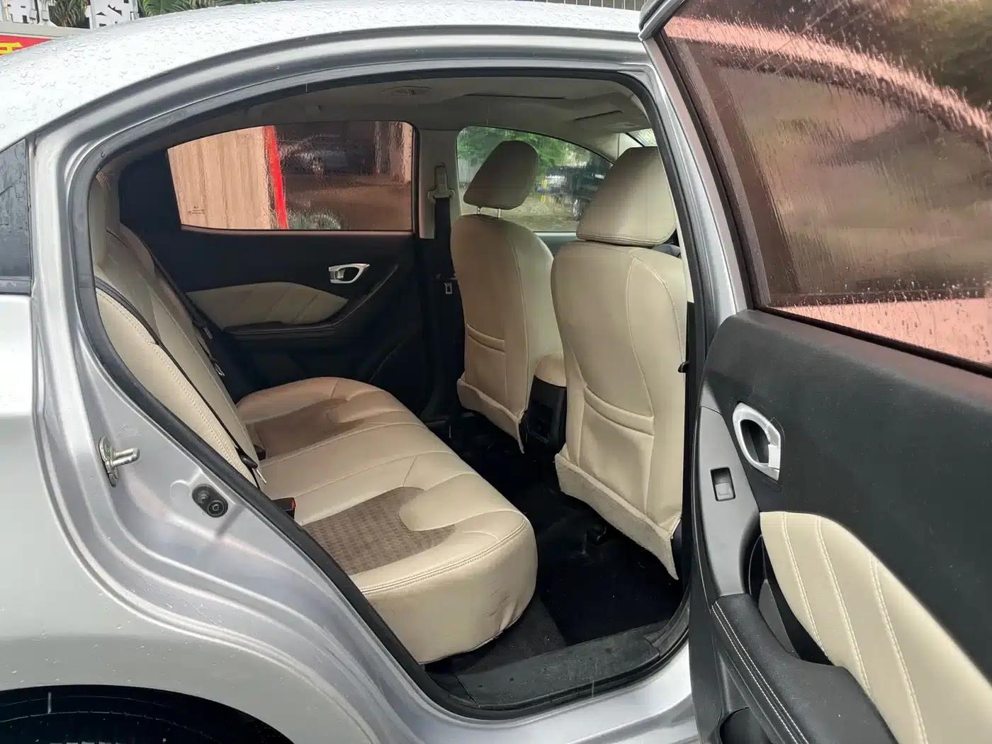 Trumpchi GA3S Vision 2014 1.6L Manual Deluxe ESP Edition — миниатюра 17
