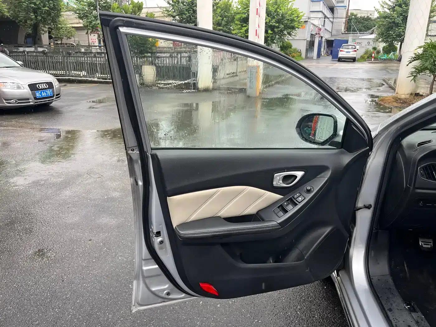 Trumpchi GA3S Vision 2014 1.6L Manual Deluxe ESP Edition — миниатюра 10