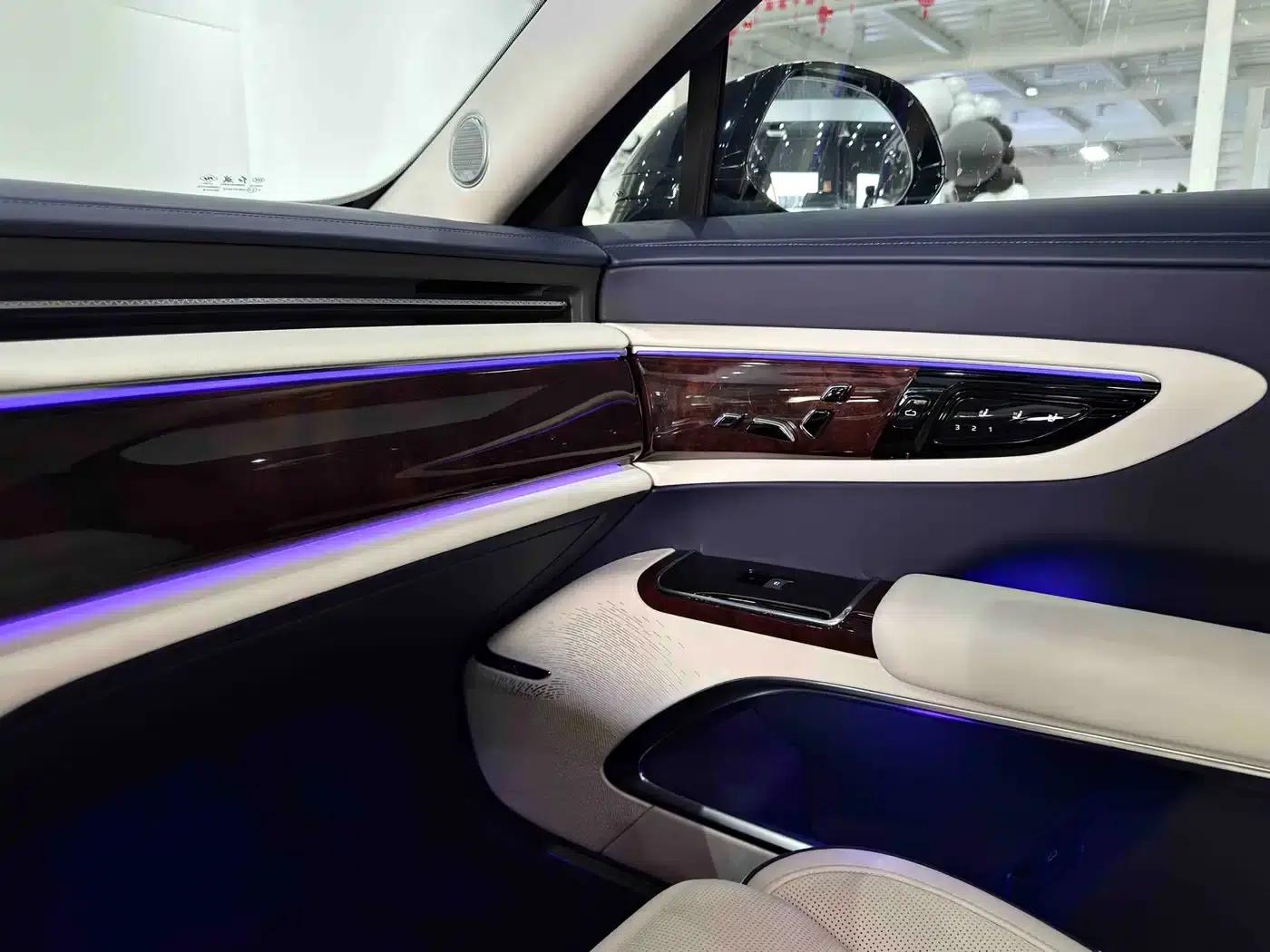 Hongqi Golden Sunflower Elegant 2024 Model 3.0T V6 — миниатюра 17