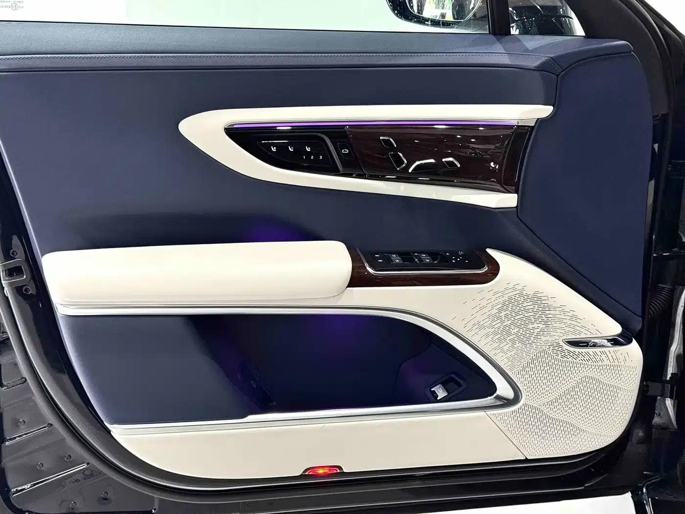 Hongqi Golden Sunflower Elegant 2024 Model 3.0T V6 — миниатюра 10