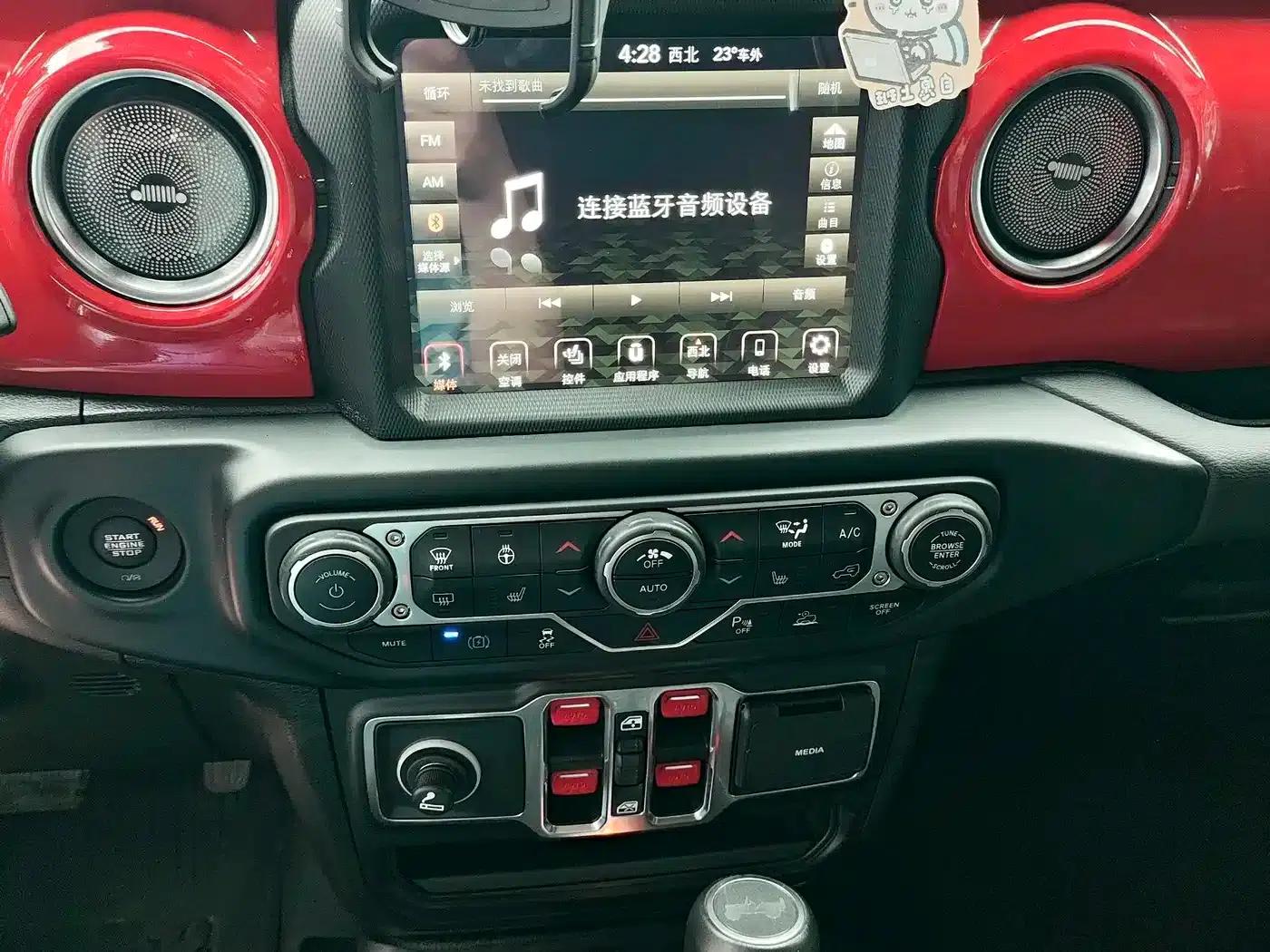 Jeep Wrangler New Energy 2021 Model 4-Door 2.0T 4xe Sahara — миниатюра 11