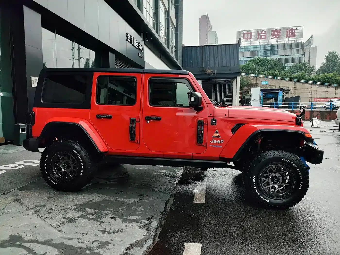 Jeep Wrangler New Energy 2021 Model 4-Door 2.0T 4xe Sahara — миниатюра 14