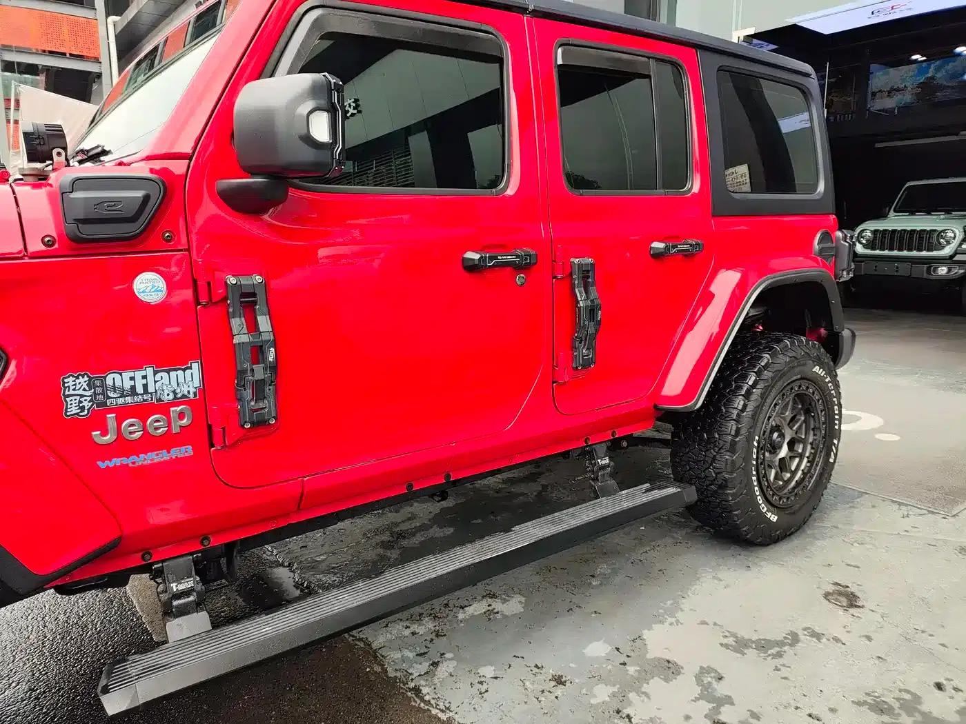 Jeep Wrangler New Energy 2021 Model 4-Door 2.0T 4xe Sahara — миниатюра 21
