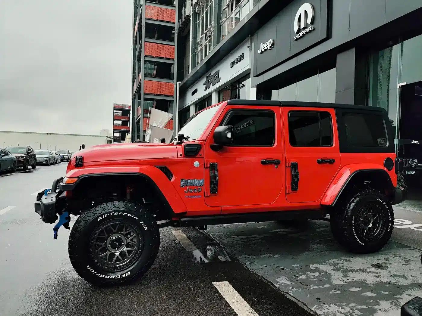 Jeep Wrangler New Energy 2021 Model 4-Door 2.0T 4xe Sahara — миниатюра 4