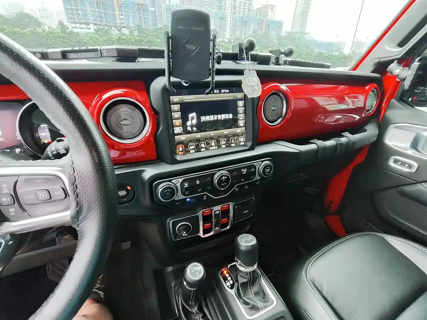 Jeep Wrangler New Energy 2021 Model 4-Door 2.0T 4xe Sahara — миниатюра 10