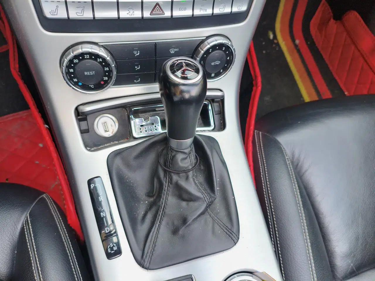 Mercedes-Benz SLK-Class 2011 SLK 200 Fashion Model — миниатюра 14